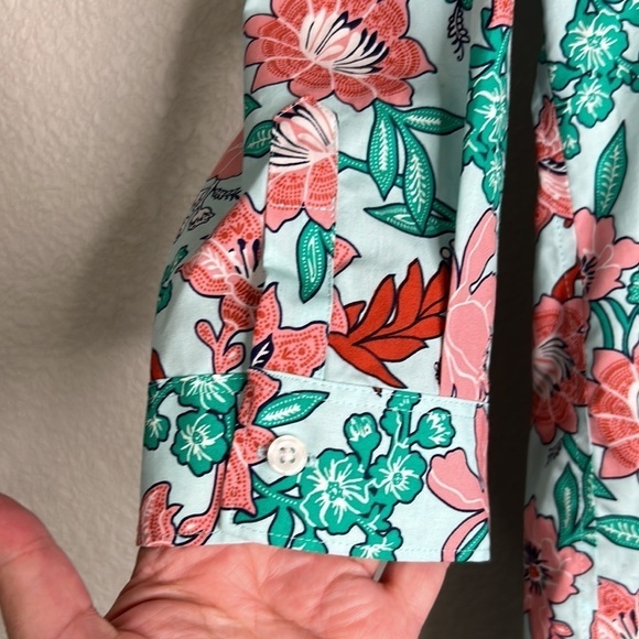 Land's End Floral Button Down 1/4 Sleeve Top Size 8 - Picture 4 of 7